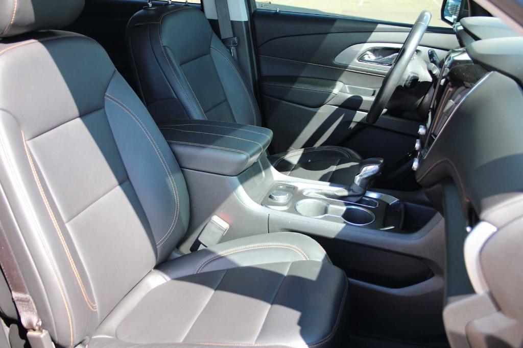 used 2021 Chevrolet Traverse car, priced at $24,350