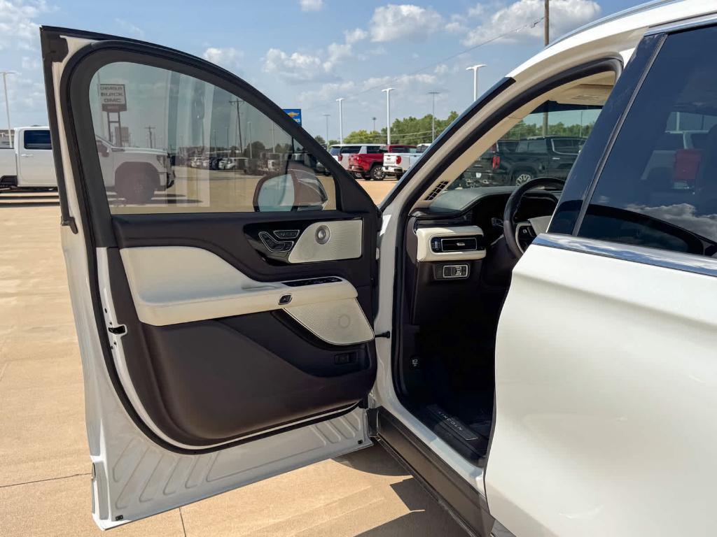 used 2022 Lincoln Aviator car, priced at $51,686