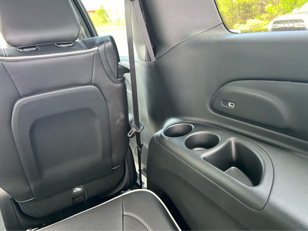 new 2025 Chrysler Pacifica Hybrid car, priced at $55,432
