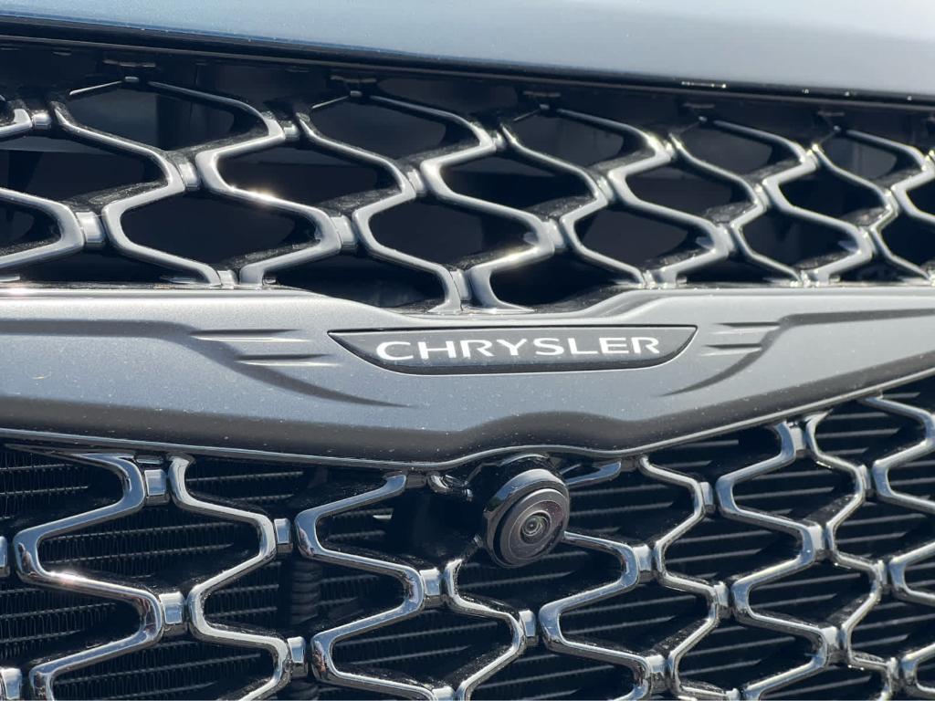 new 2025 Chrysler Pacifica Hybrid car, priced at $55,432