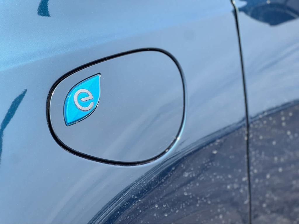 new 2025 Chrysler Pacifica Hybrid car, priced at $55,432