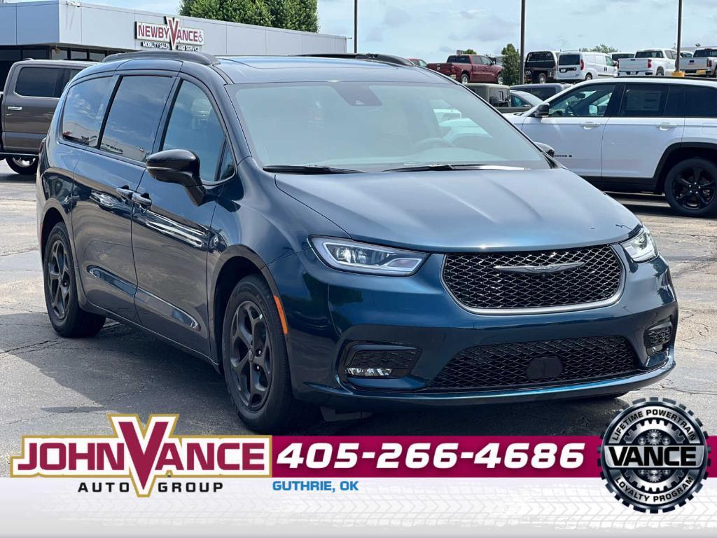 new 2025 Chrysler Pacifica Hybrid car, priced at $55,432