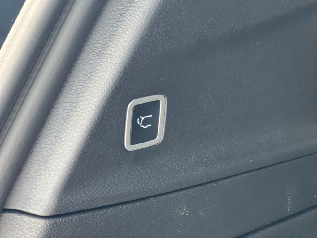 new 2025 Chrysler Pacifica Hybrid car, priced at $55,432