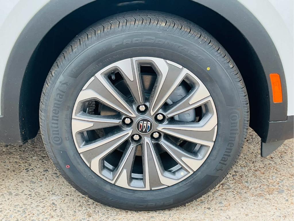 new 2025 Buick Envision car, priced at $37,445