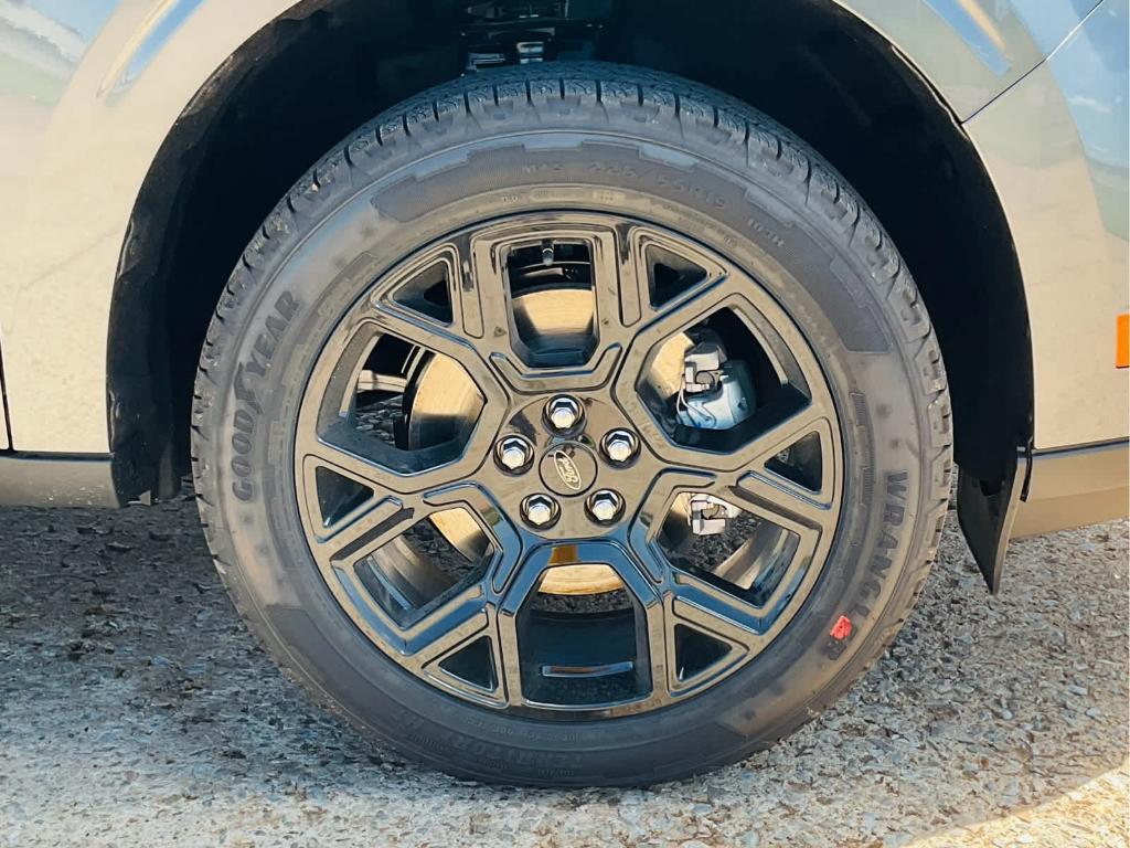 new 2025 Ford Maverick car, priced at $35,118