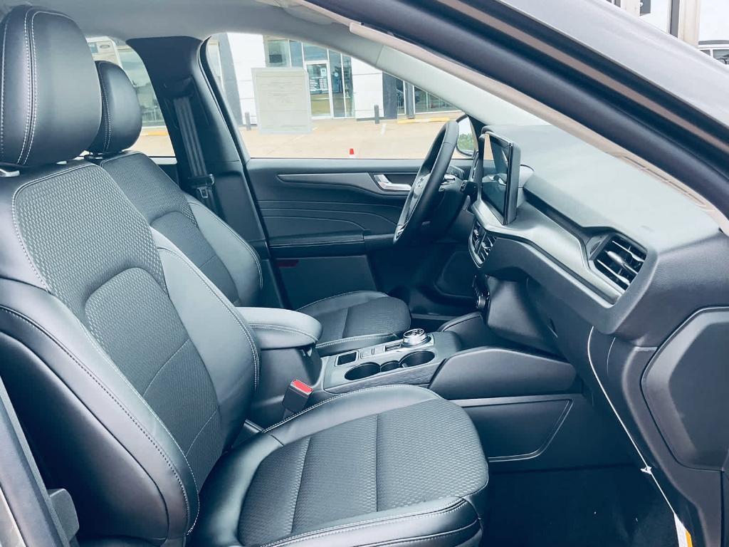 new 2025 Ford Escape car, priced at $33,252