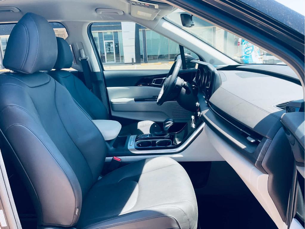 used 2024 Kia Carnival car, priced at $37,000