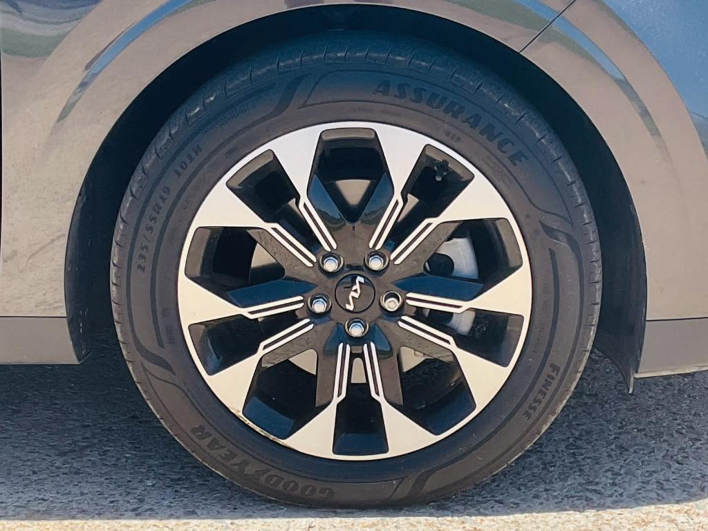 used 2024 Kia Carnival car, priced at $37,000