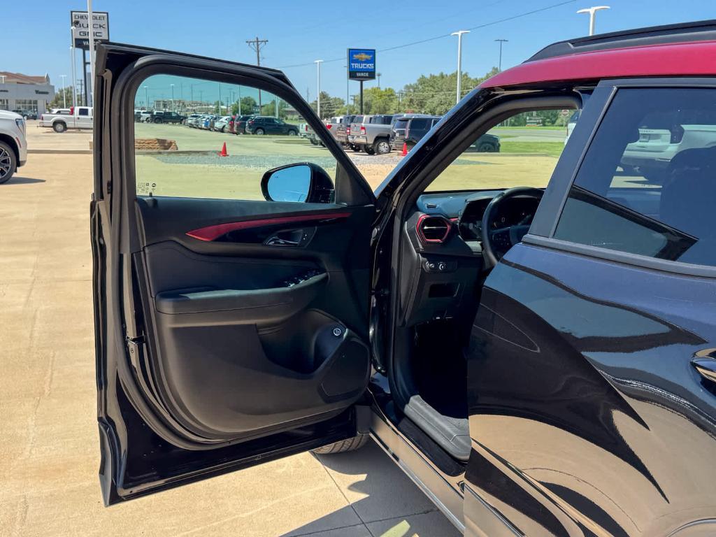 used 2025 Chevrolet TrailBlazer car, priced at $33,417