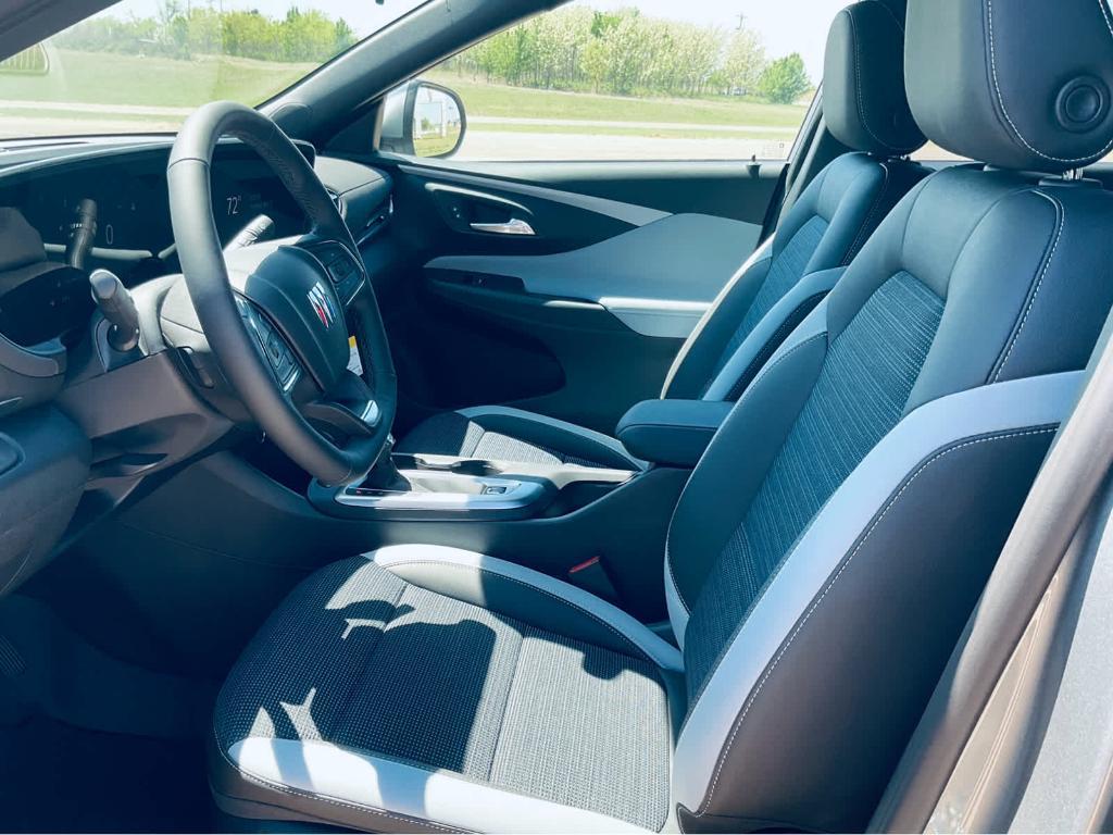 new 2025 Buick Envista car, priced at $26,130