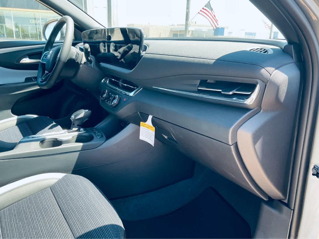 new 2025 Buick Envista car, priced at $26,130