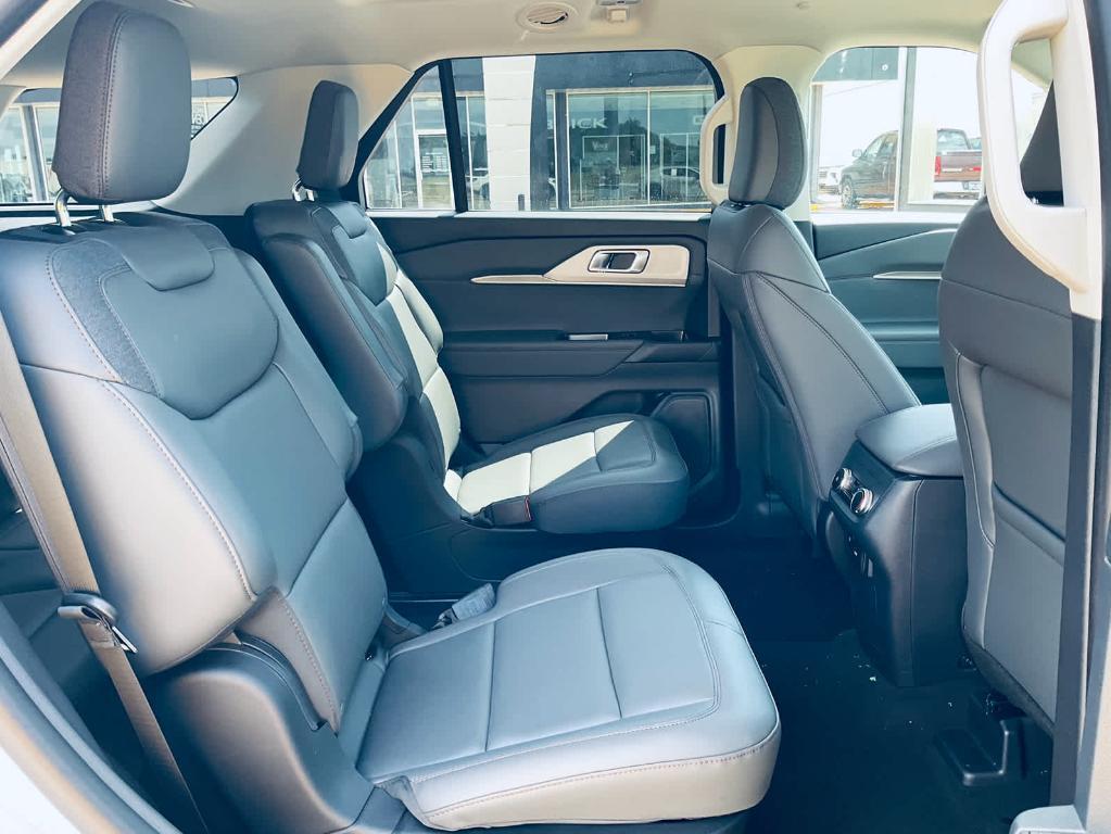 new 2025 Ford Explorer car, priced at $46,924