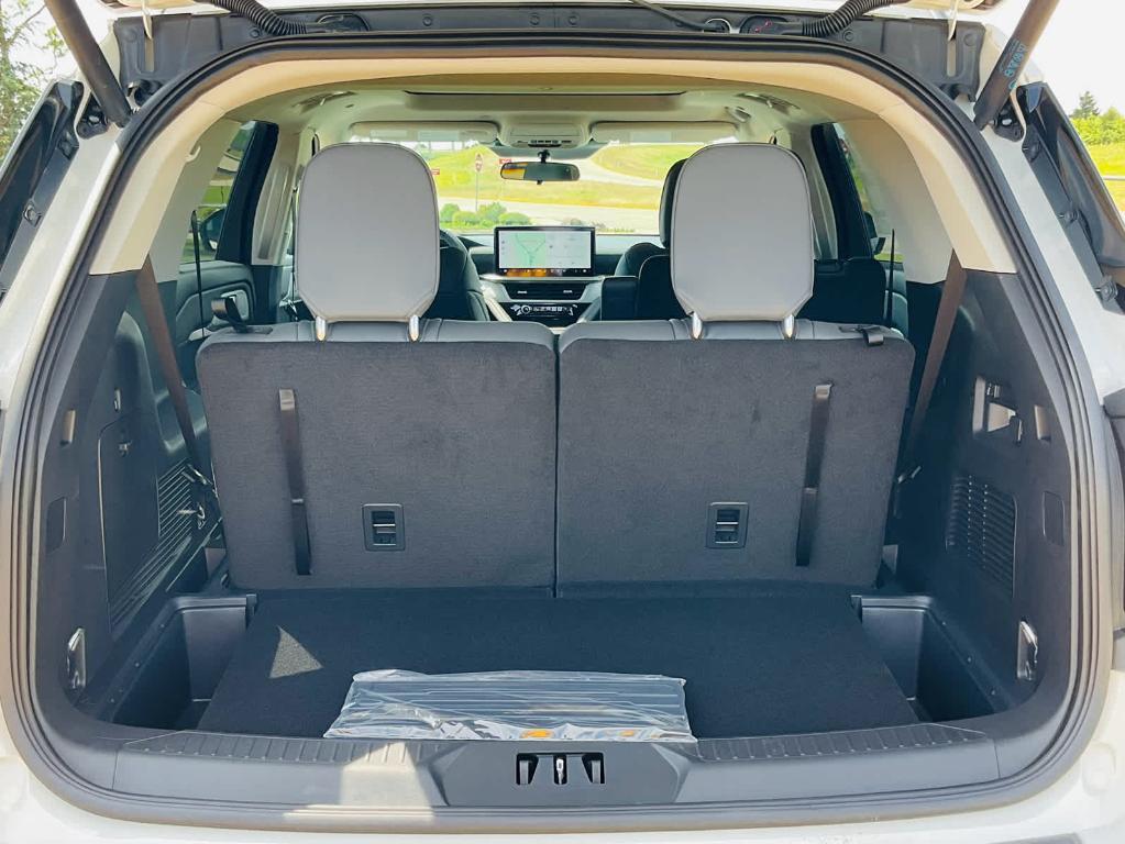 new 2025 Ford Explorer car, priced at $46,924