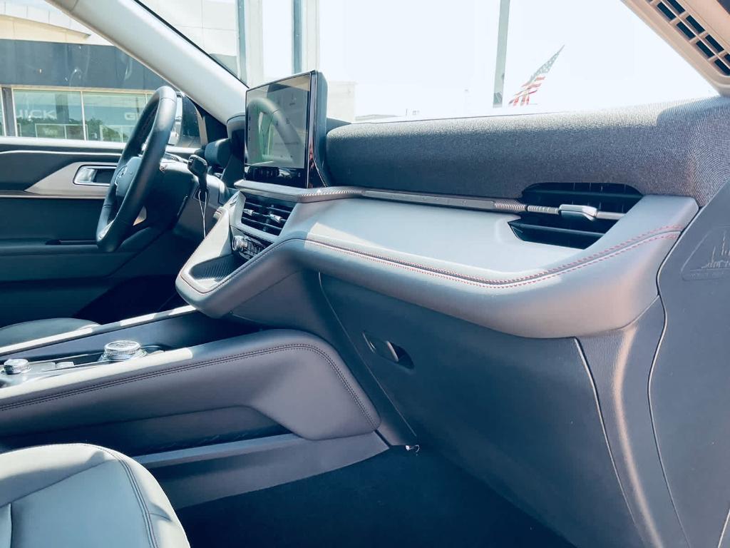 new 2025 Ford Explorer car, priced at $46,924