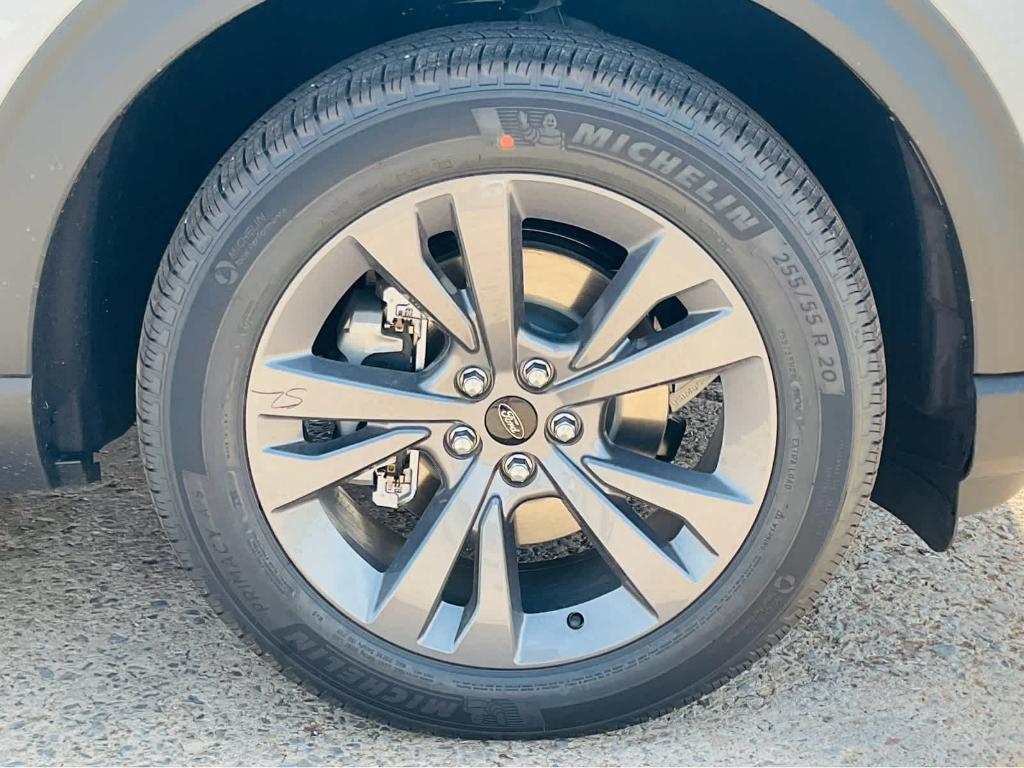 new 2025 Ford Explorer car, priced at $46,924