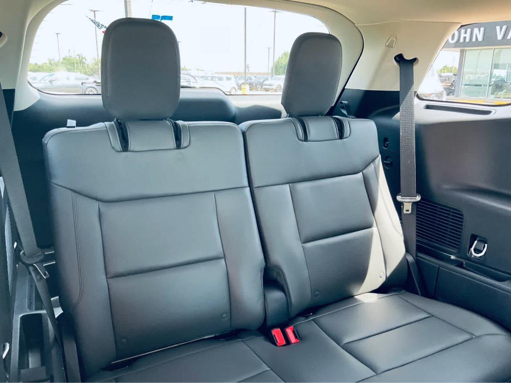 new 2025 Ford Explorer car, priced at $46,924