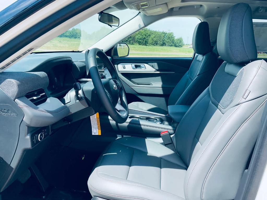new 2025 Ford Explorer car, priced at $46,924