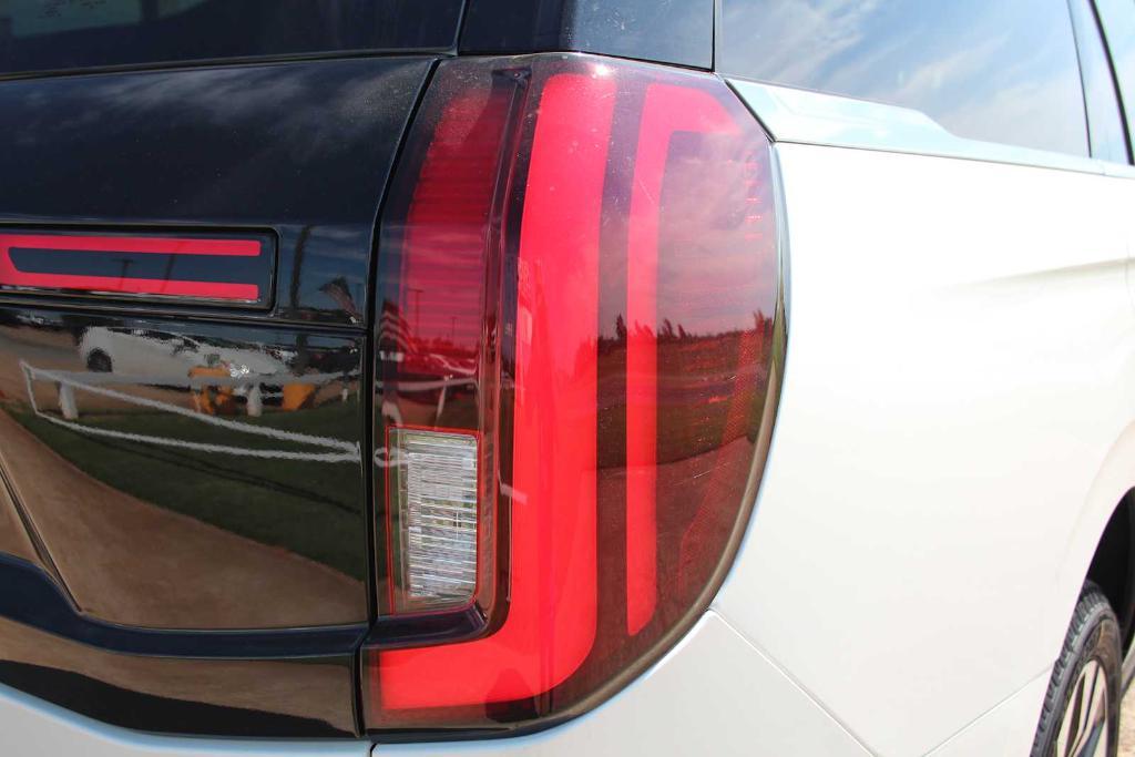 new 2025 Ford Expedition car, priced at $90,260
