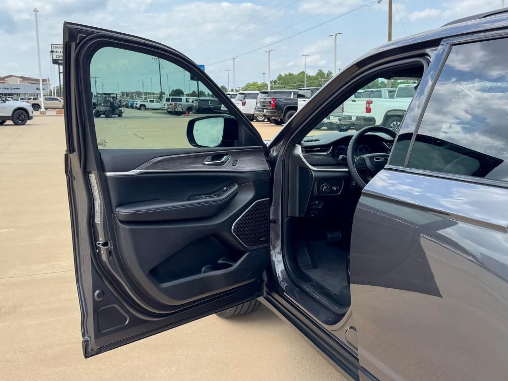 used 2024 Jeep Grand Cherokee car, priced at $43,876