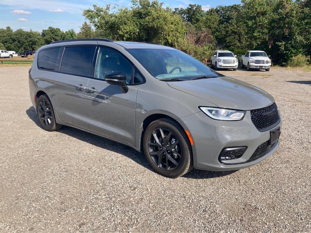 used 2025 Chrysler Pacifica car, priced at $43,000