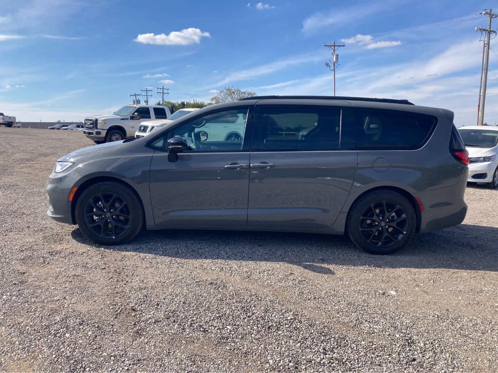 used 2025 Chrysler Pacifica car, priced at $43,000