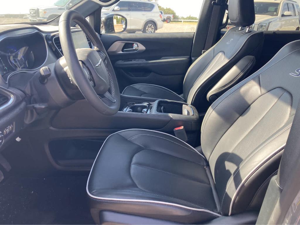 used 2025 Chrysler Pacifica car, priced at $43,000