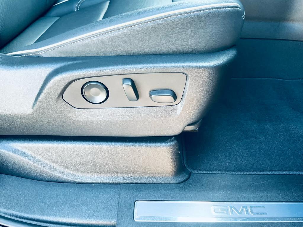 used 2022 GMC Yukon car, priced at $53,788