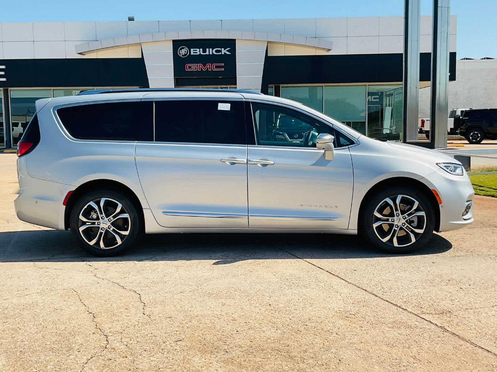 new 2024 Chrysler Pacifica car, priced at $54,375