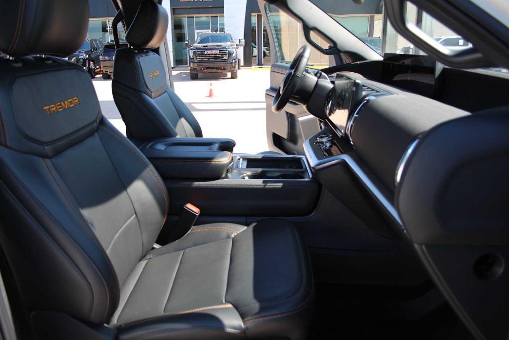 new 2025 Ford Expedition car, priced at $79,920