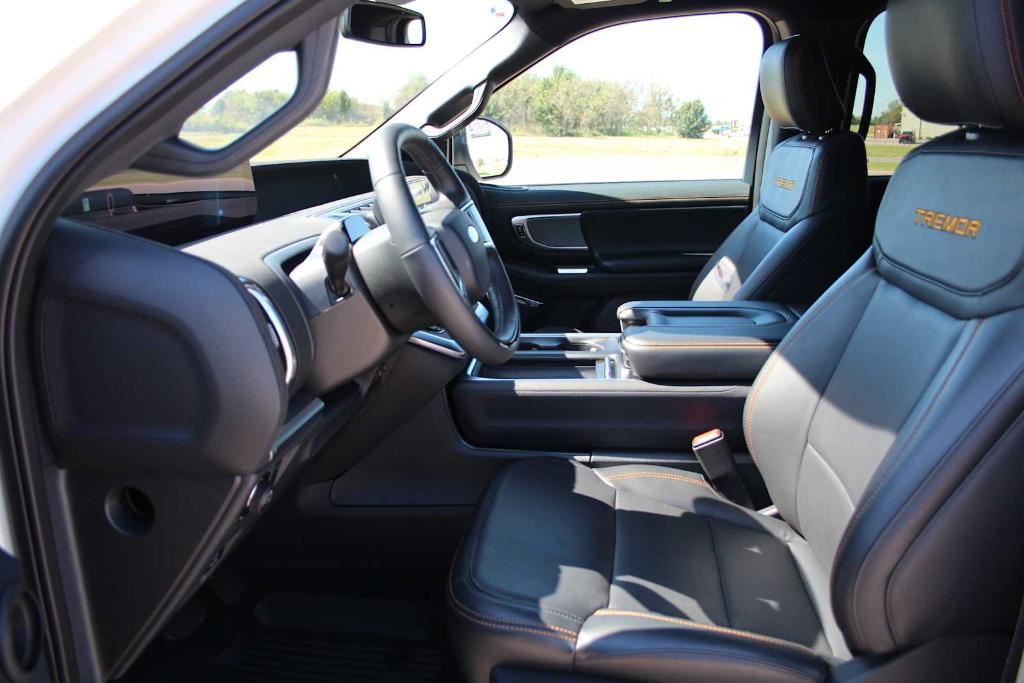 new 2025 Ford Expedition car, priced at $79,920