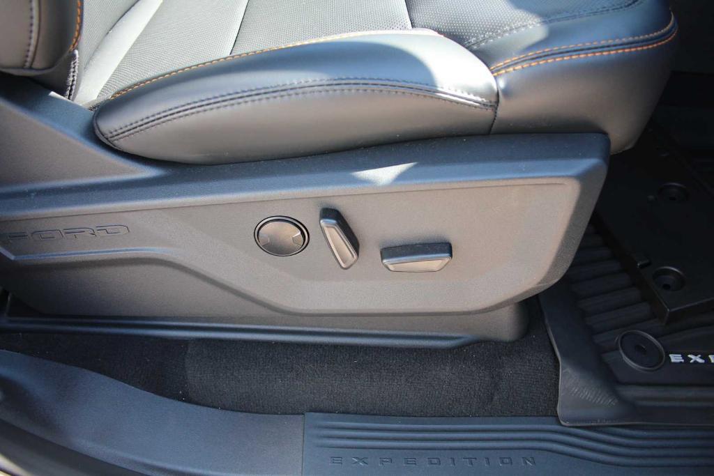 new 2025 Ford Expedition car, priced at $79,920