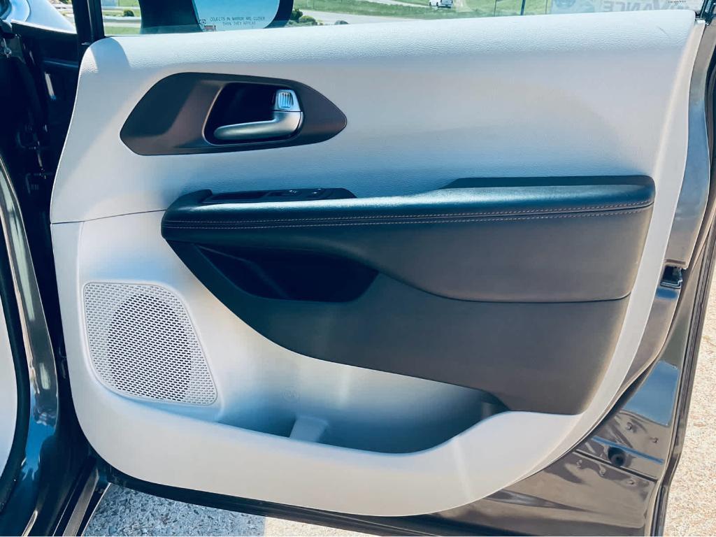 used 2018 Chrysler Pacifica car, priced at $15,000