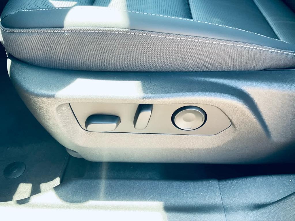new 2025 Buick Envision car, priced at $38,040