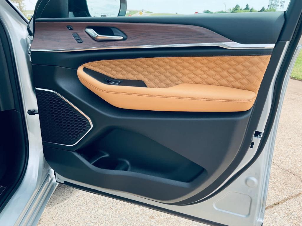 new 2025 Jeep Grand Cherokee L car, priced at $64,153