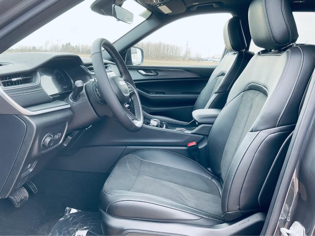 new 2025 Jeep Grand Cherokee L car, priced at $43,075