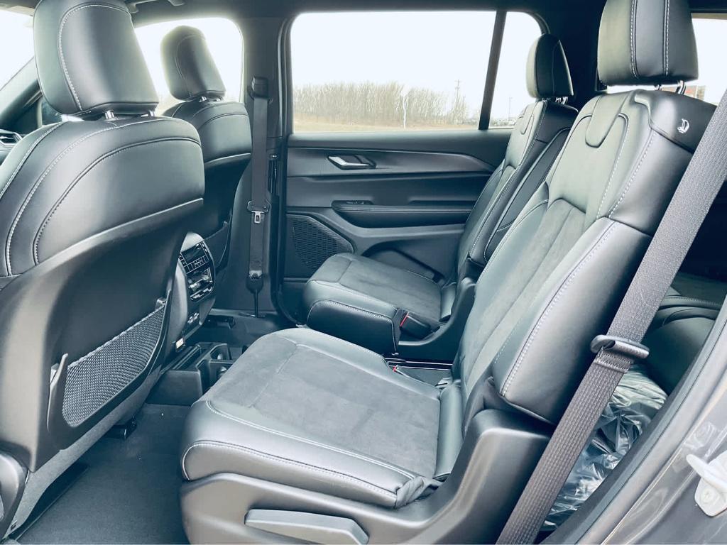 new 2025 Jeep Grand Cherokee L car, priced at $43,075
