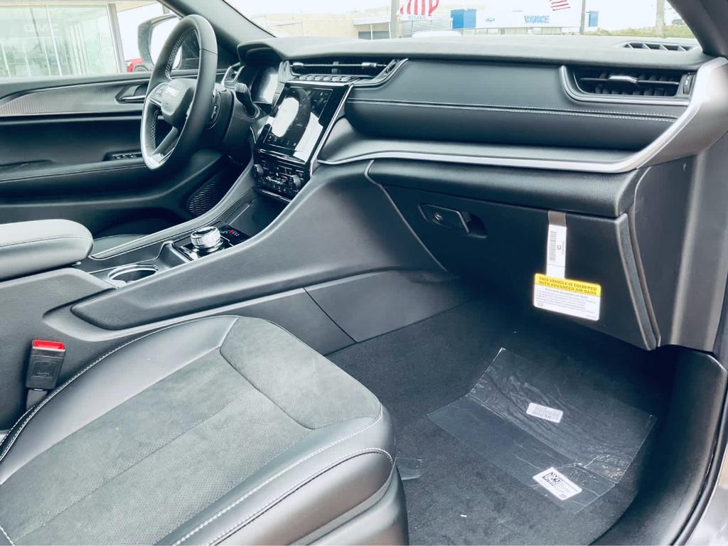 new 2025 Jeep Grand Cherokee L car, priced at $43,075