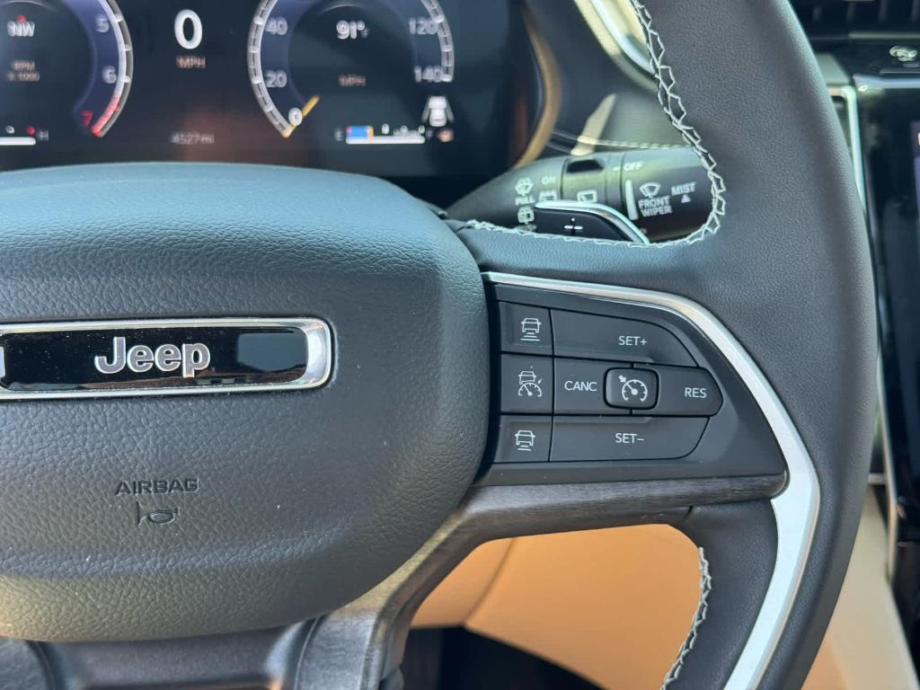 used 2025 Jeep Grand Cherokee car, priced at $43,995