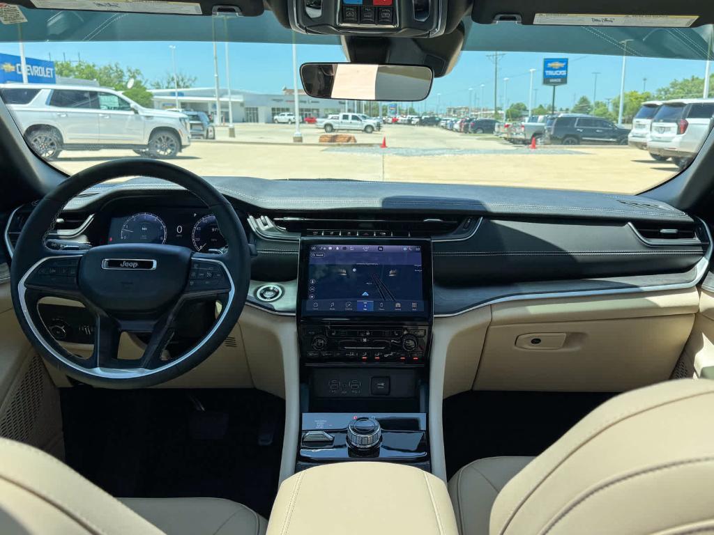 used 2025 Jeep Grand Cherokee car, priced at $43,995