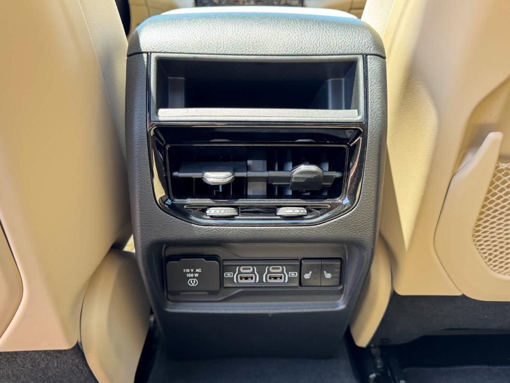 used 2025 Jeep Grand Cherokee car, priced at $43,995