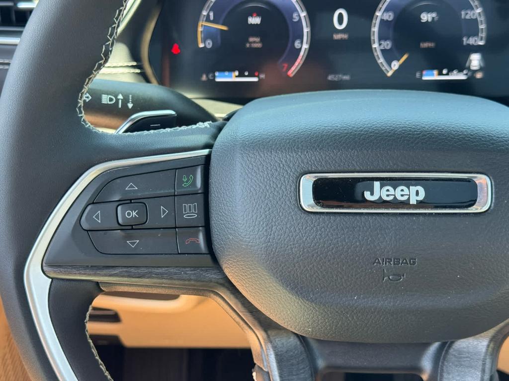 used 2025 Jeep Grand Cherokee car, priced at $43,995
