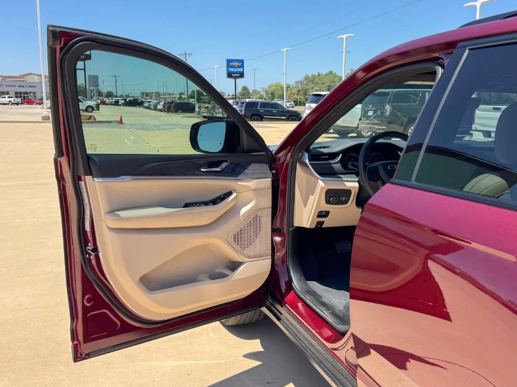 used 2025 Jeep Grand Cherokee car, priced at $43,995