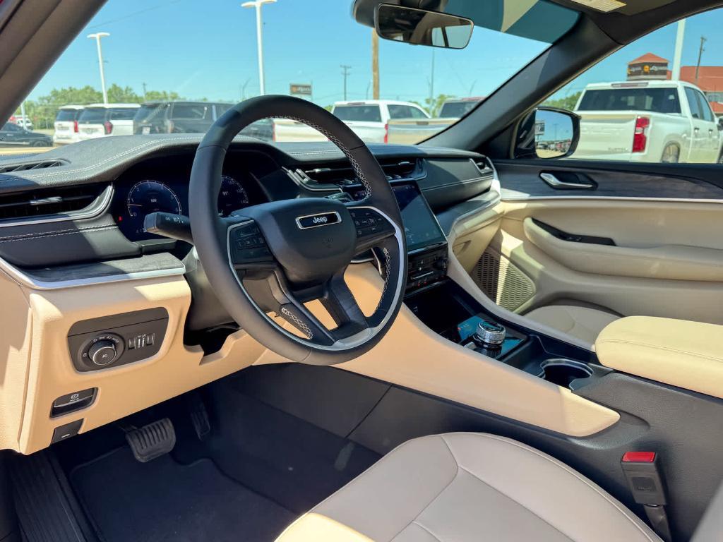 used 2025 Jeep Grand Cherokee car, priced at $43,995