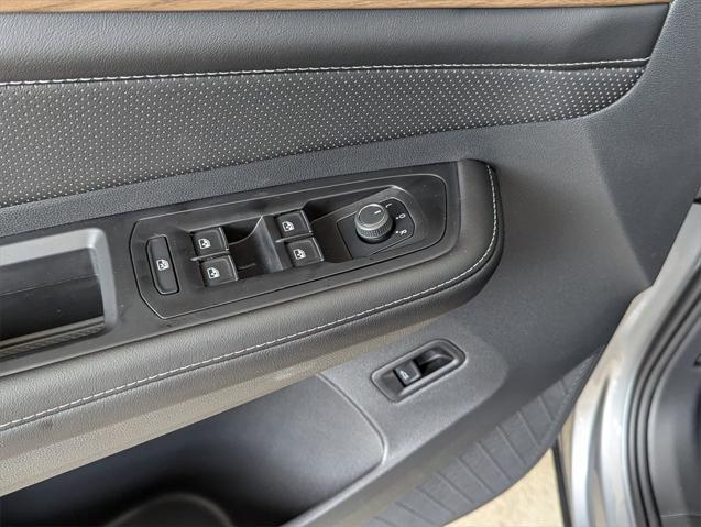 new 2025 Volkswagen Atlas car, priced at $43,766