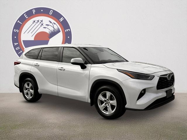 used 2023 Toyota Highlander car, priced at $34,499