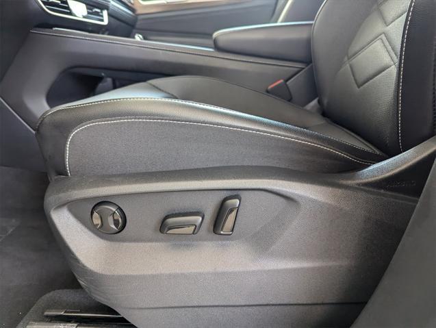 used 2025 Volkswagen Atlas car, priced at $40,988