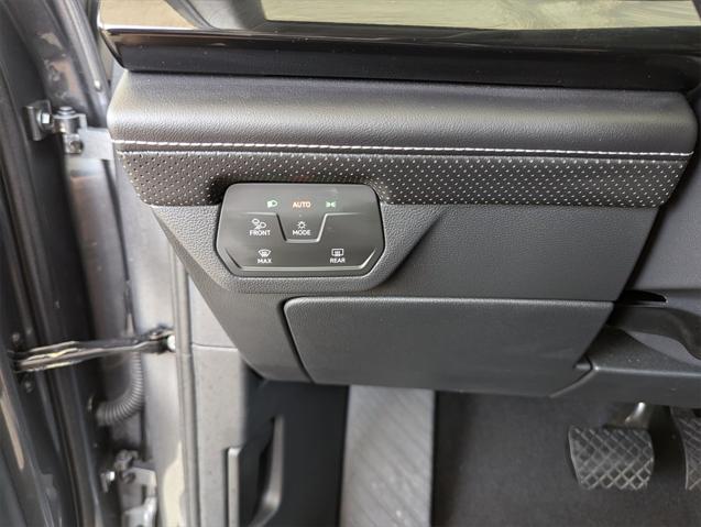 used 2025 Volkswagen Atlas car, priced at $40,988