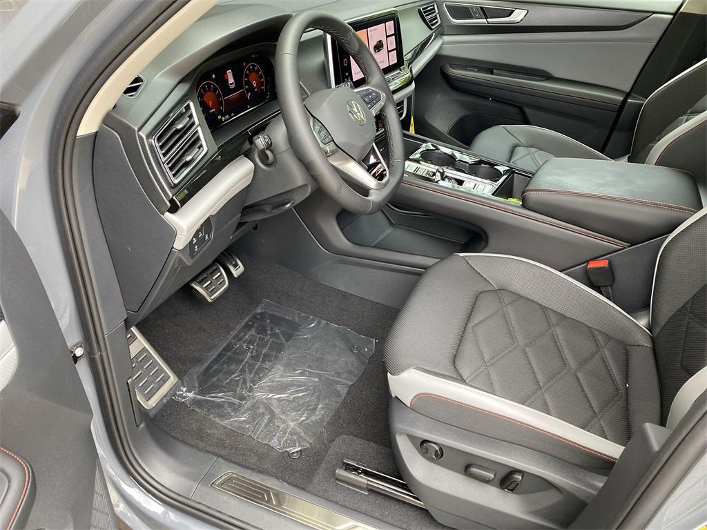 new 2025 Volkswagen Atlas car, priced at $46,601