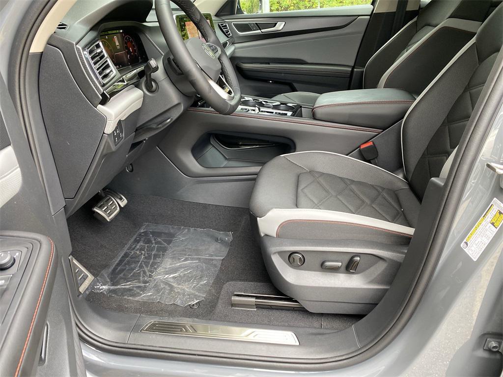 new 2025 Volkswagen Atlas car, priced at $46,601