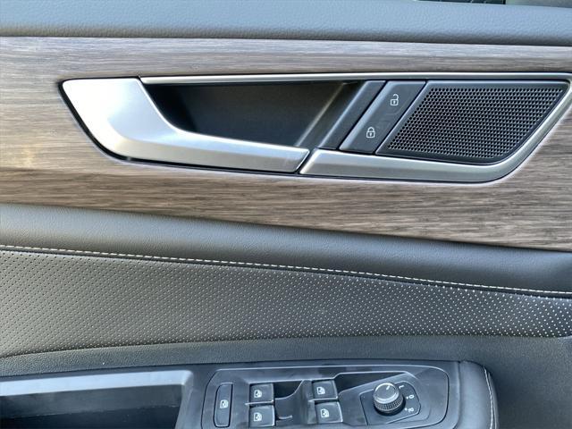 new 2025 Volkswagen Atlas car, priced at $48,156